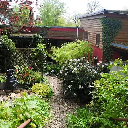 Rotes Kreativ-ferienhaus Bad Lausick