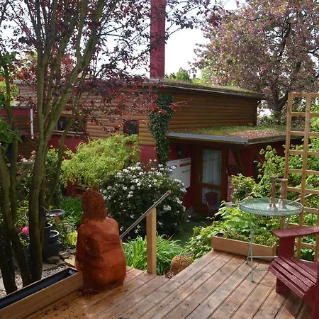 Rotes Kreativ-ferienhaus Holiday home