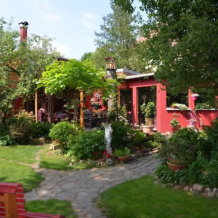 Rotes Kreativ-ferienhaus Ferienhaus *