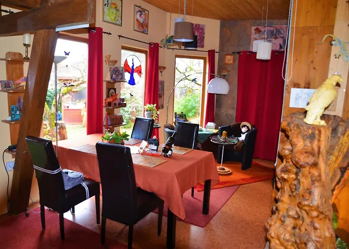 Rotes Kreativ-ferienhaus *