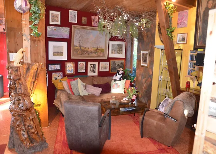 Rotes Kreativ-ferienhaus *