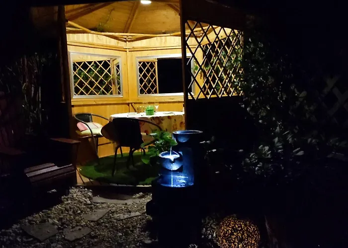 Rotes Kreativ-ferienhaus