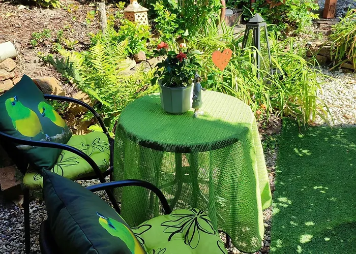 Rotes Kreativ-ferienhaus Tatil Evi